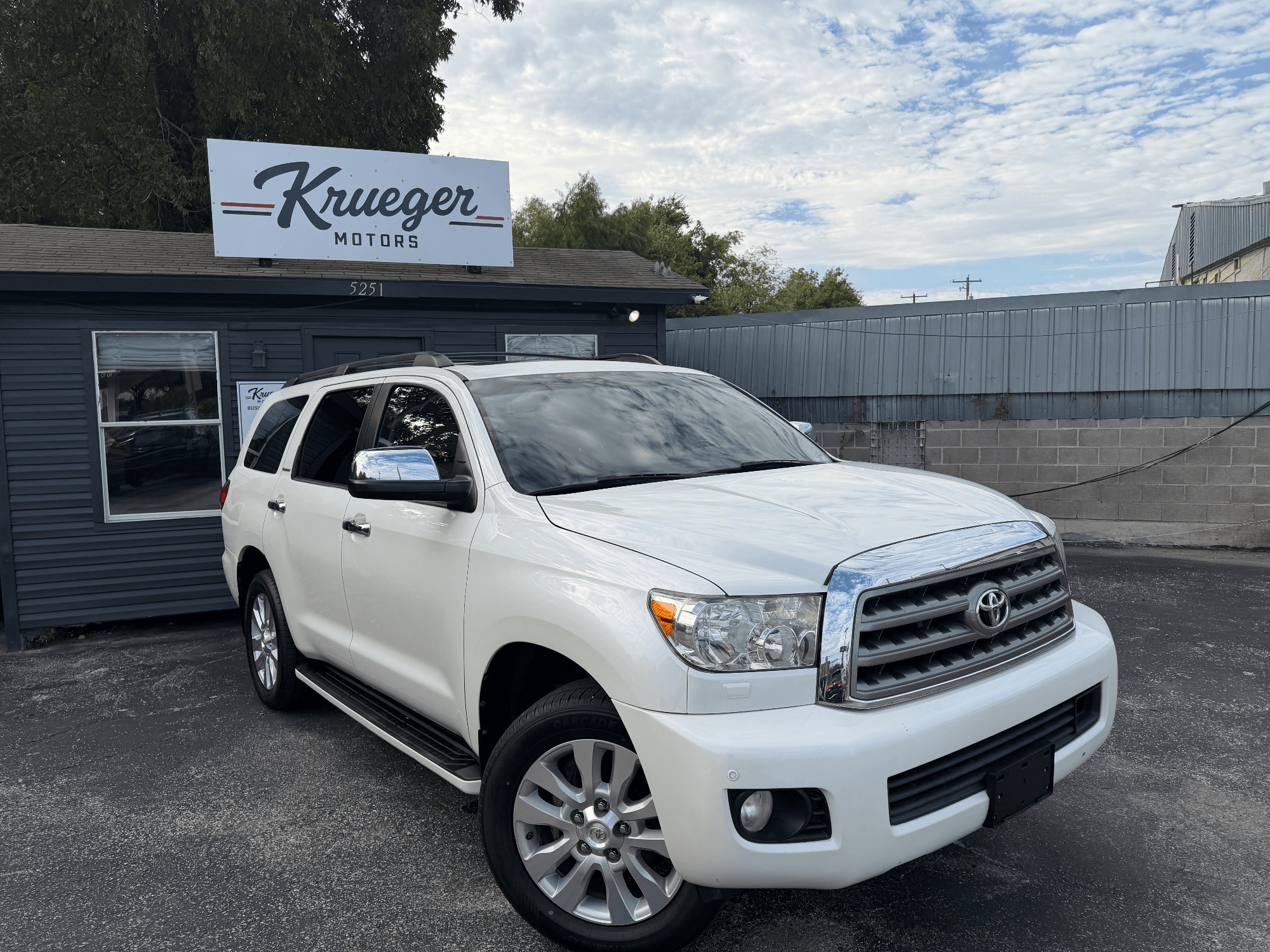 2014 Toyota Sequoia Platinum Grade — photo 1