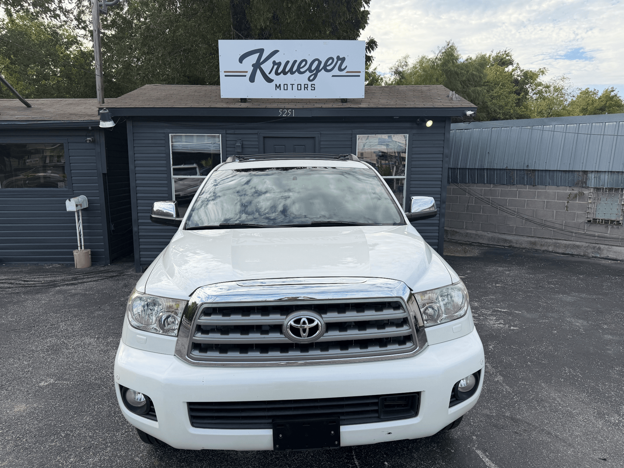 2014 Toyota Sequoia Platinum Grade — photo 2