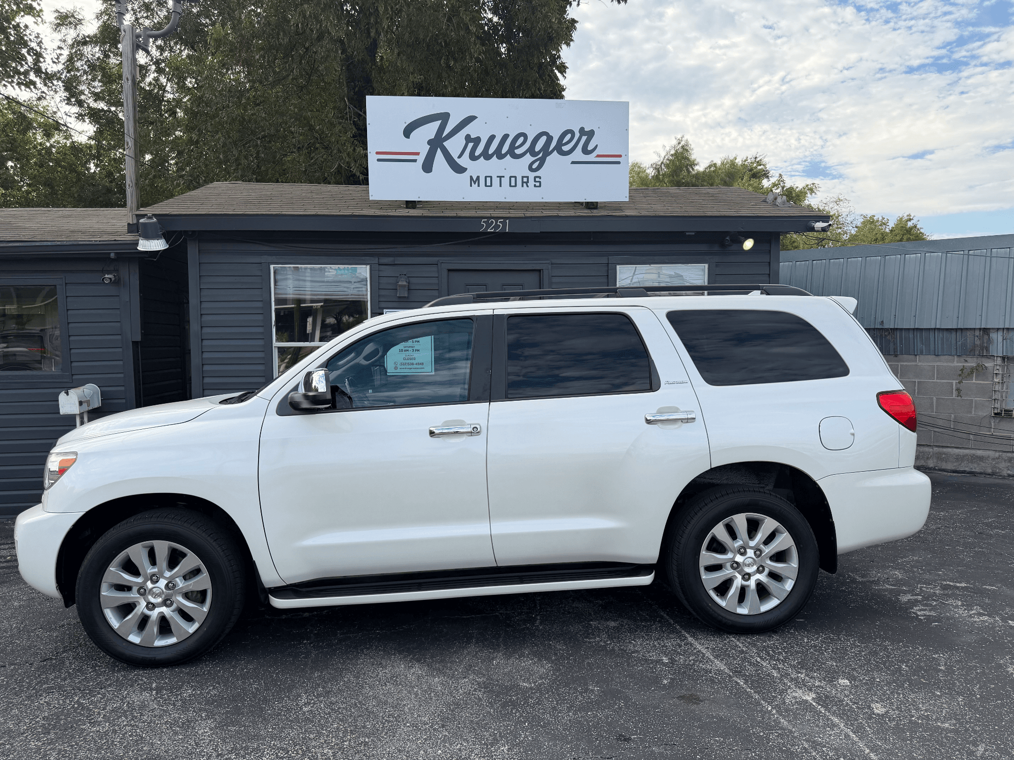 2014 Toyota Sequoia Platinum Grade — photo 3