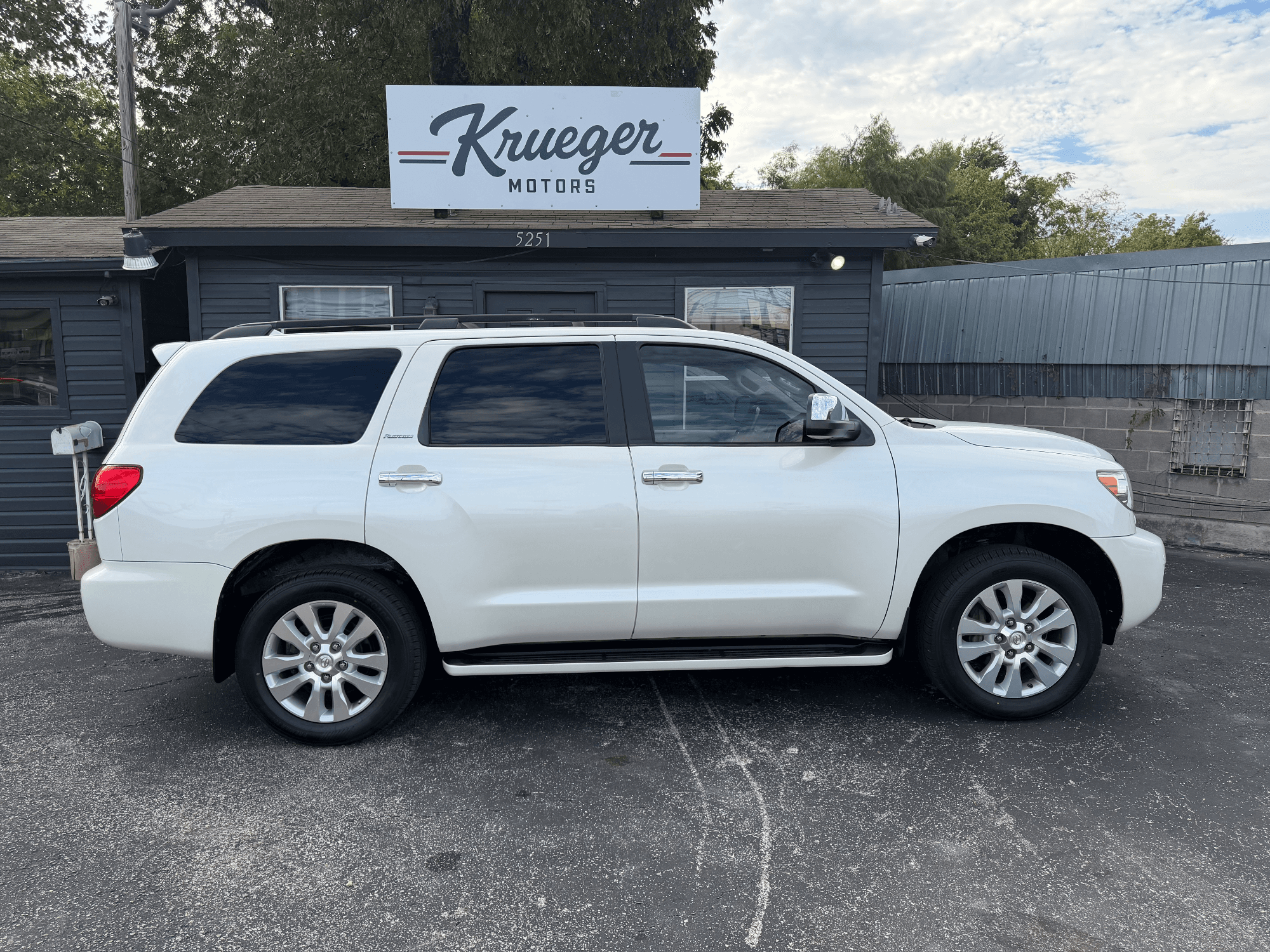 2014 Toyota Sequoia Platinum Grade — photo 4