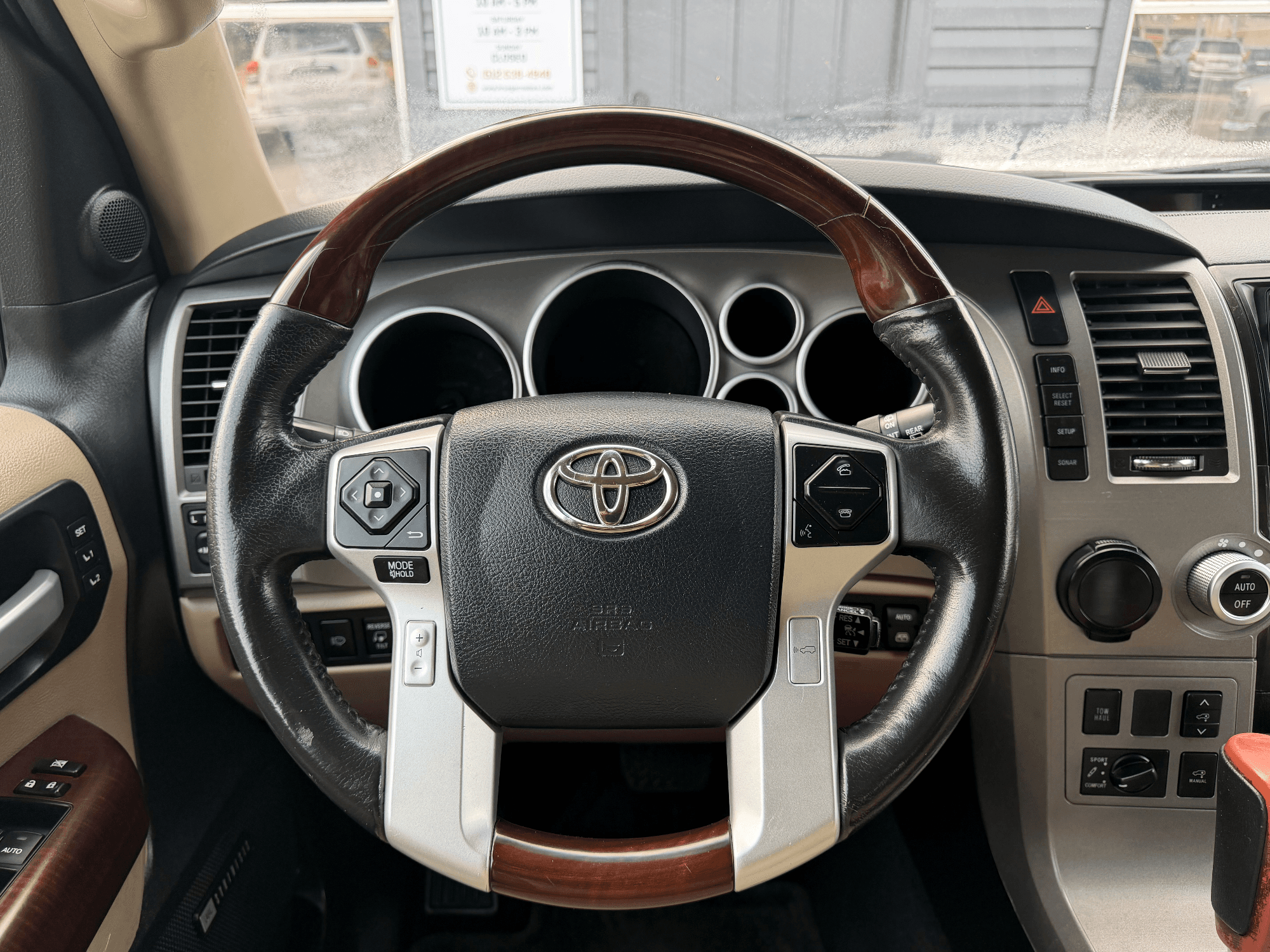 2014 Toyota Sequoia Platinum Grade — photo 6