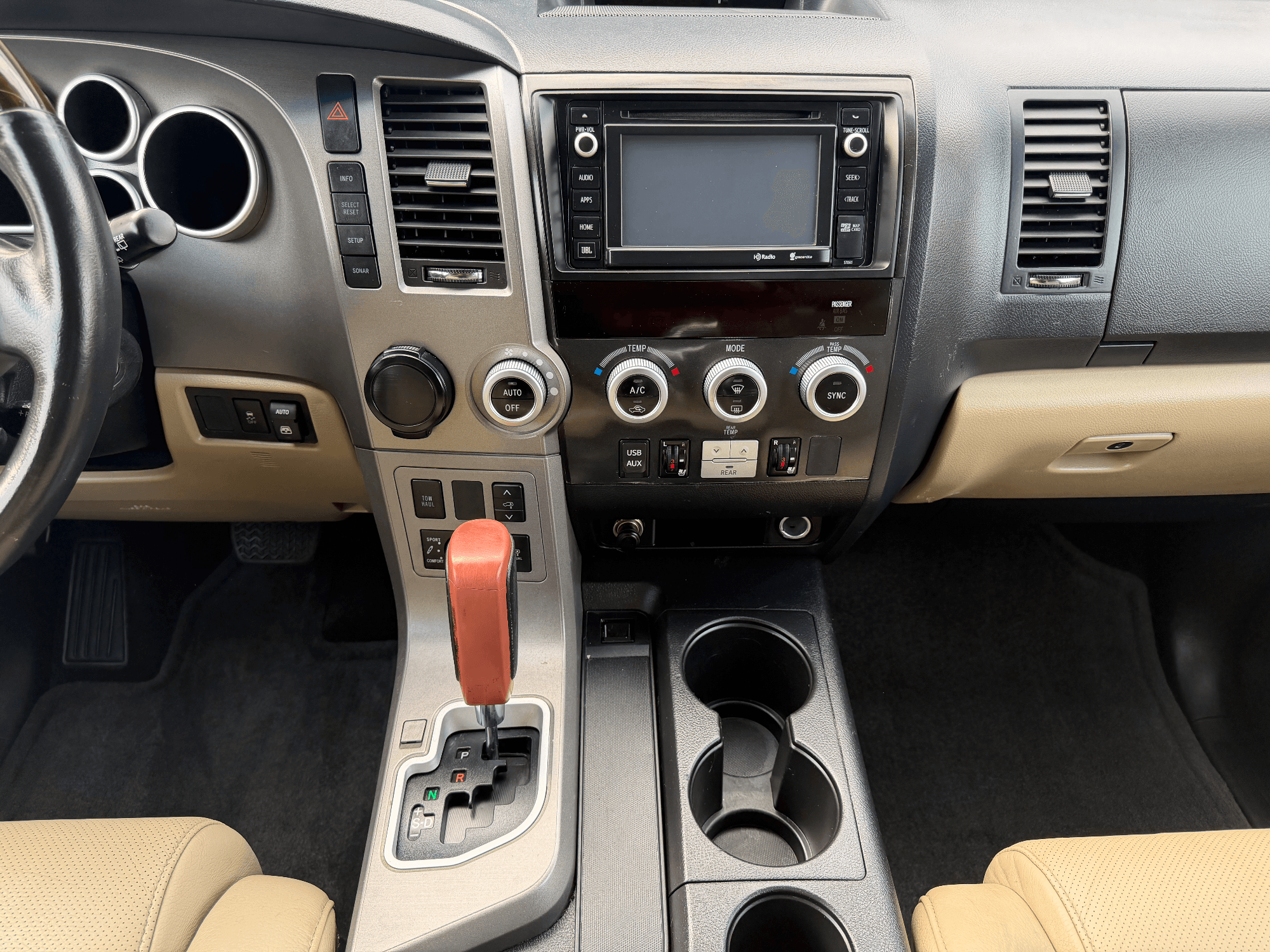 2014 Toyota Sequoia Platinum Grade — photo 7