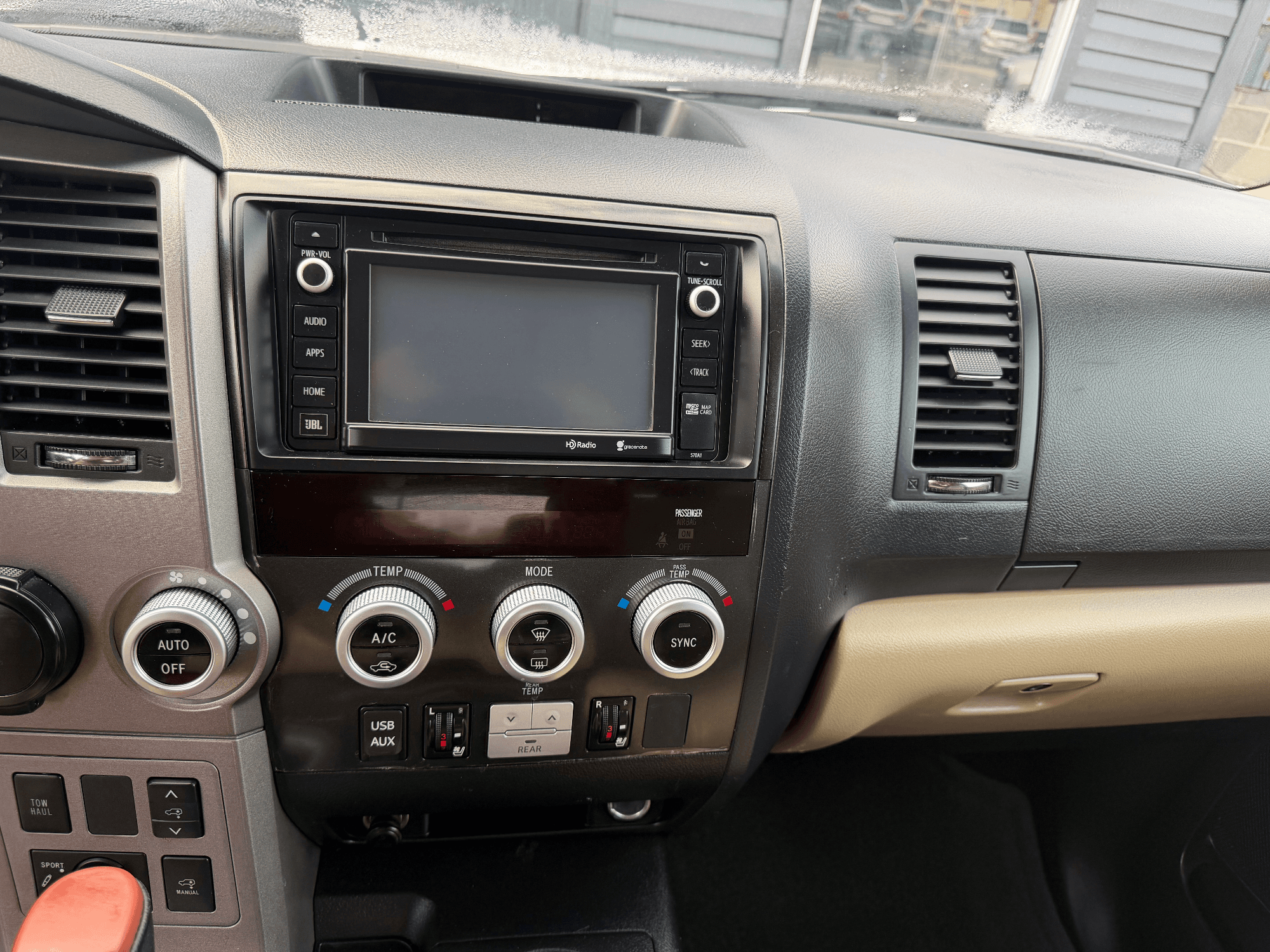 2014 Toyota Sequoia Platinum Grade — photo 8