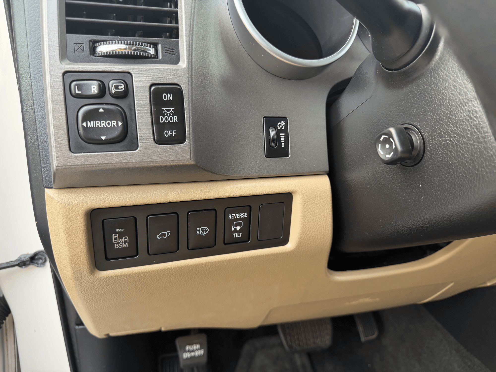 2014 Toyota Sequoia Platinum Grade — photo 9