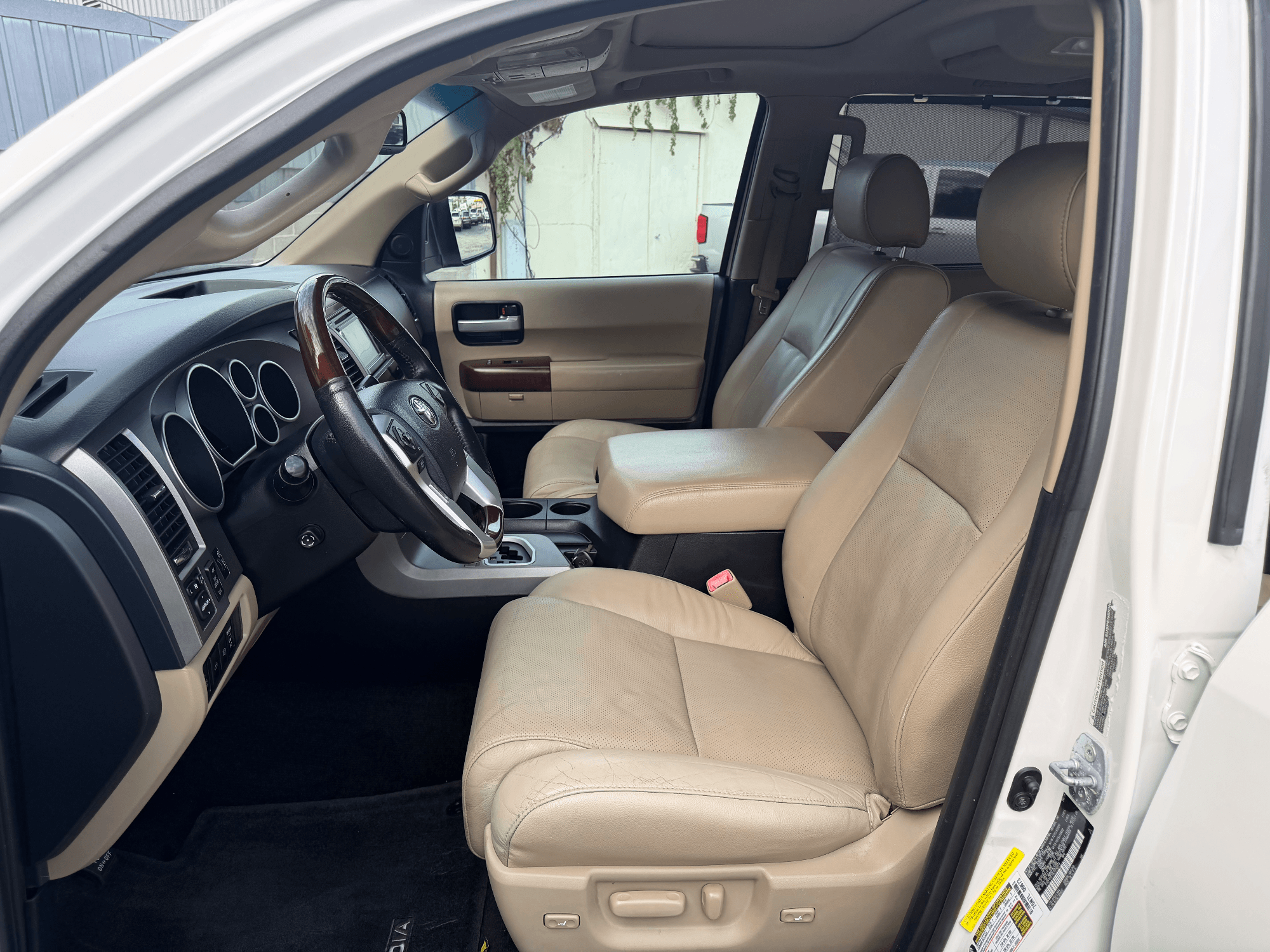 2014 Toyota Sequoia Platinum Grade — photo 10