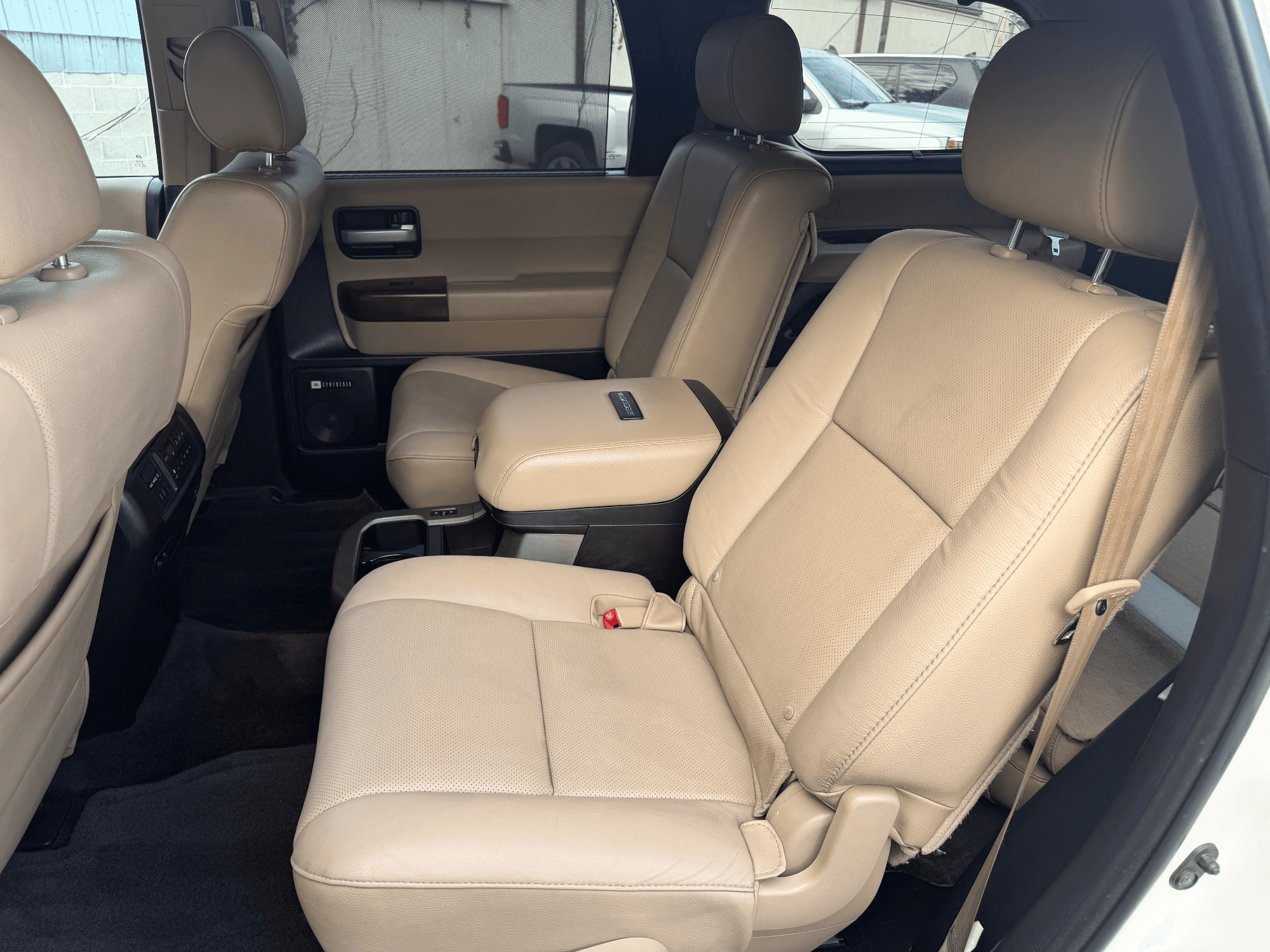 2014 Toyota Sequoia Platinum Grade — photo 11