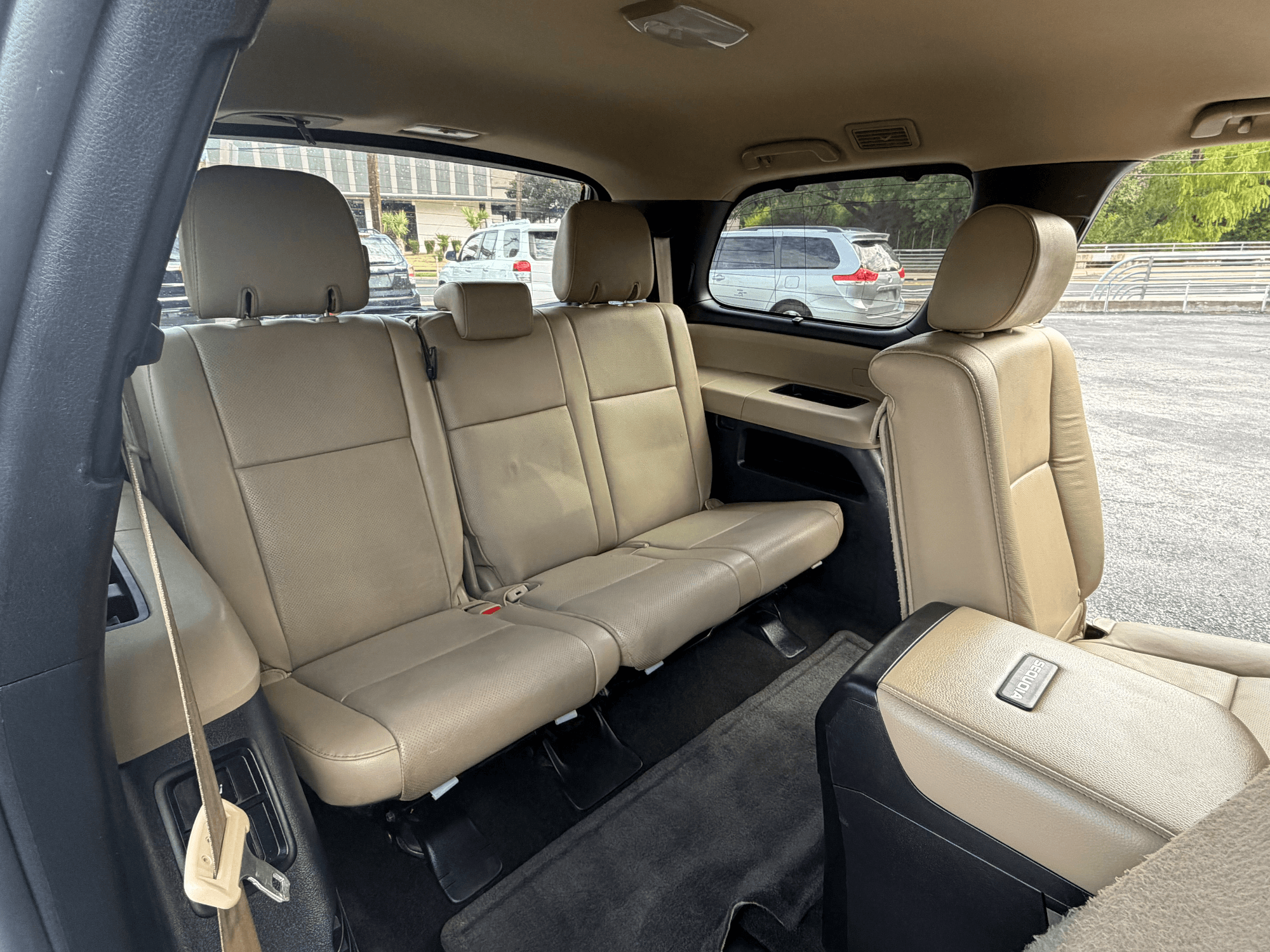 2014 Toyota Sequoia Platinum Grade — photo 13