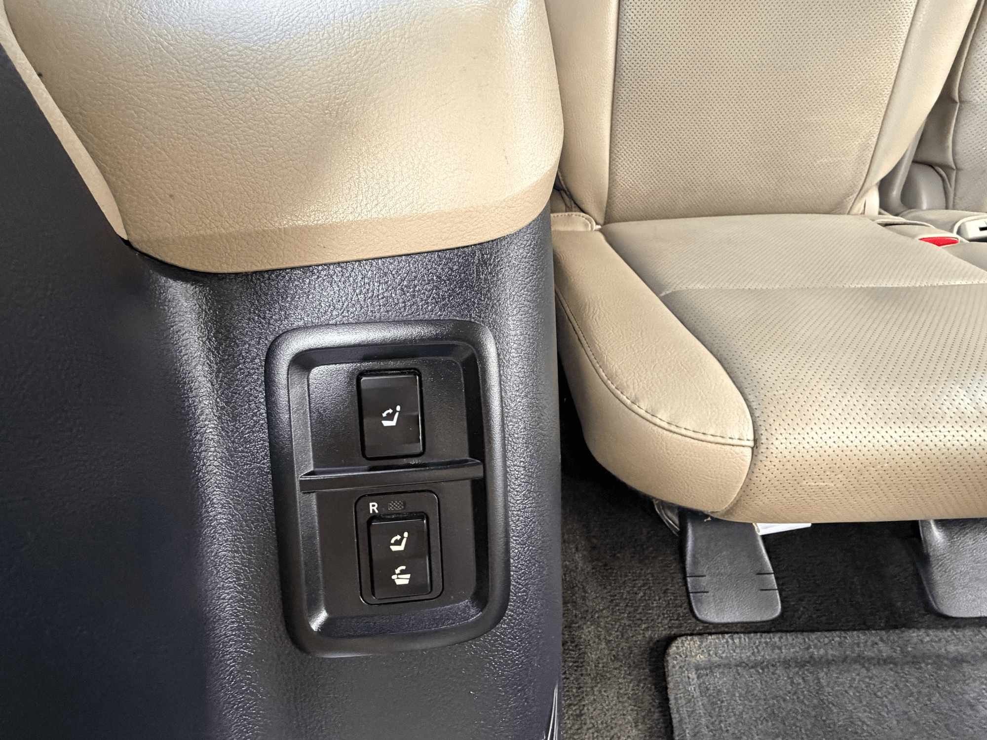 2014 Toyota Sequoia Platinum Grade — photo 14