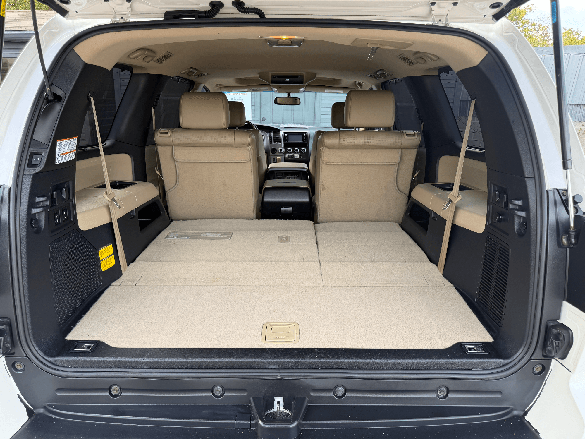 2014 Toyota Sequoia Platinum Grade — photo 16