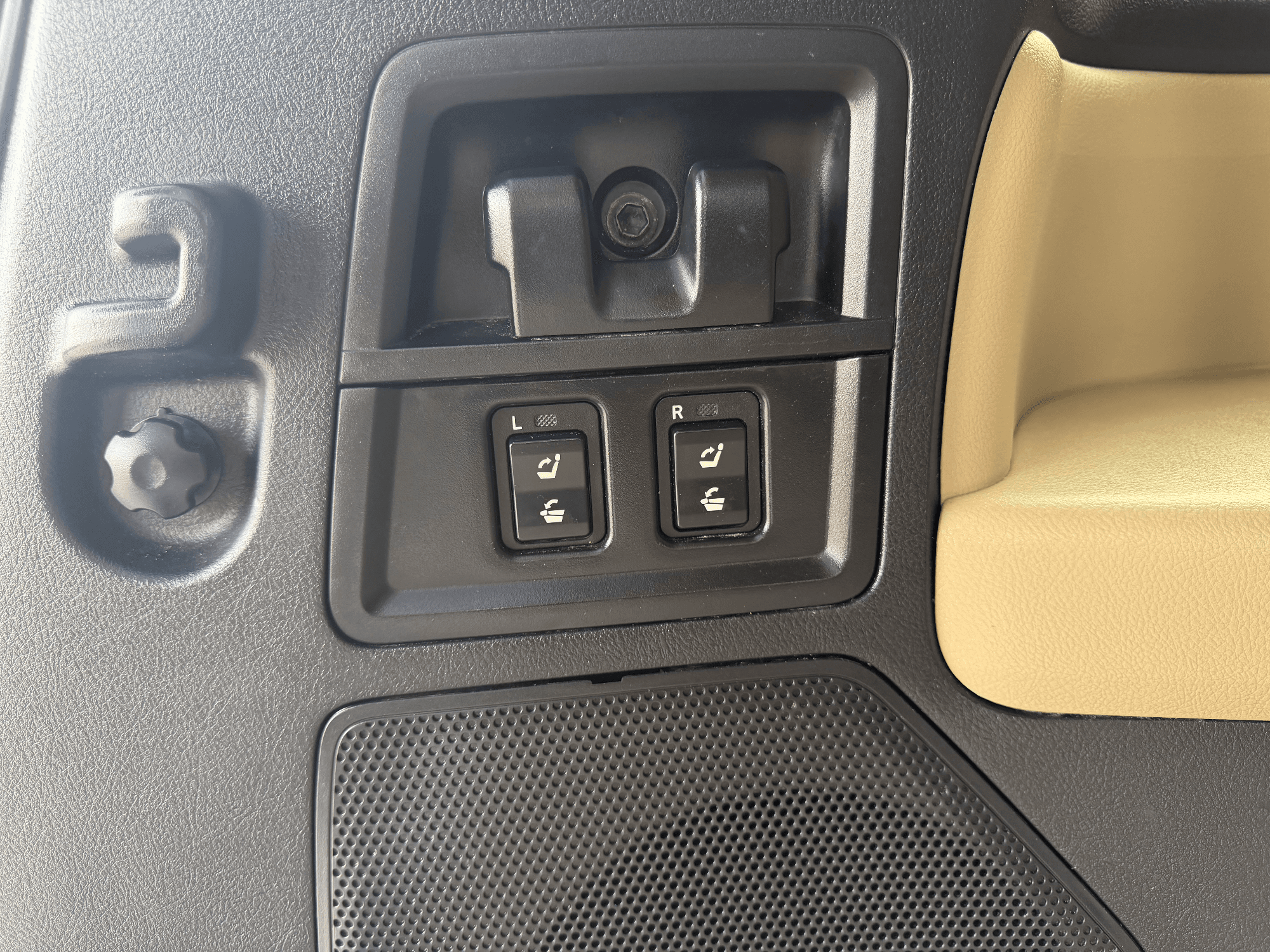 2014 Toyota Sequoia Platinum Grade — photo 17