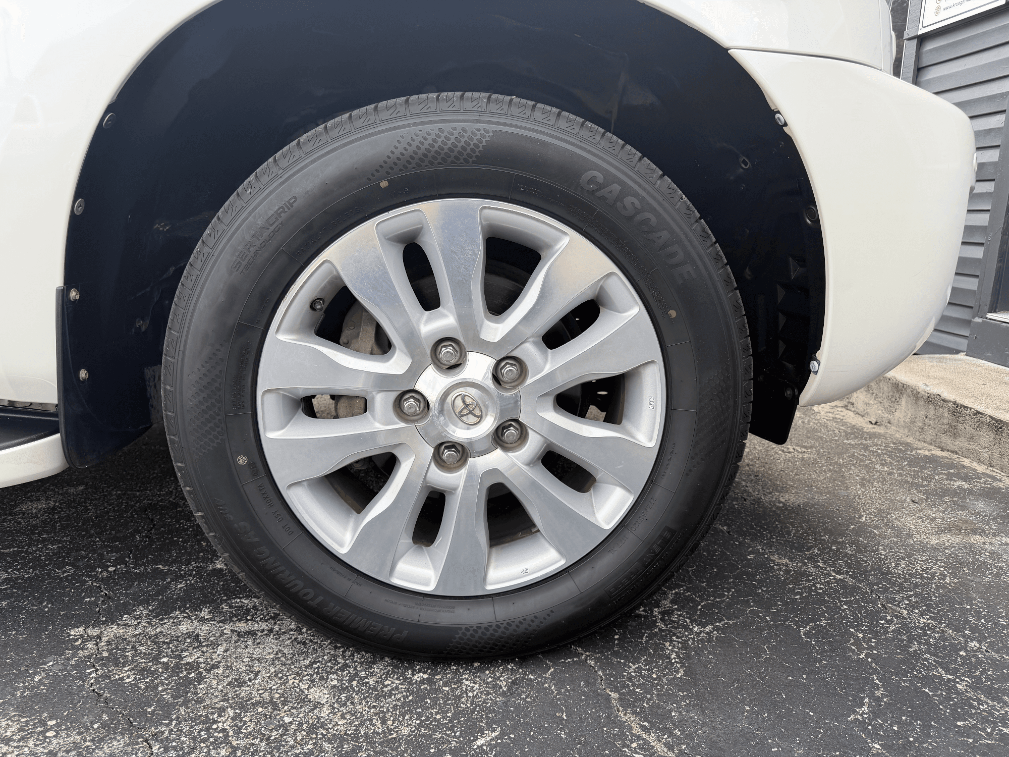 2014 Toyota Sequoia Platinum Grade — photo 21